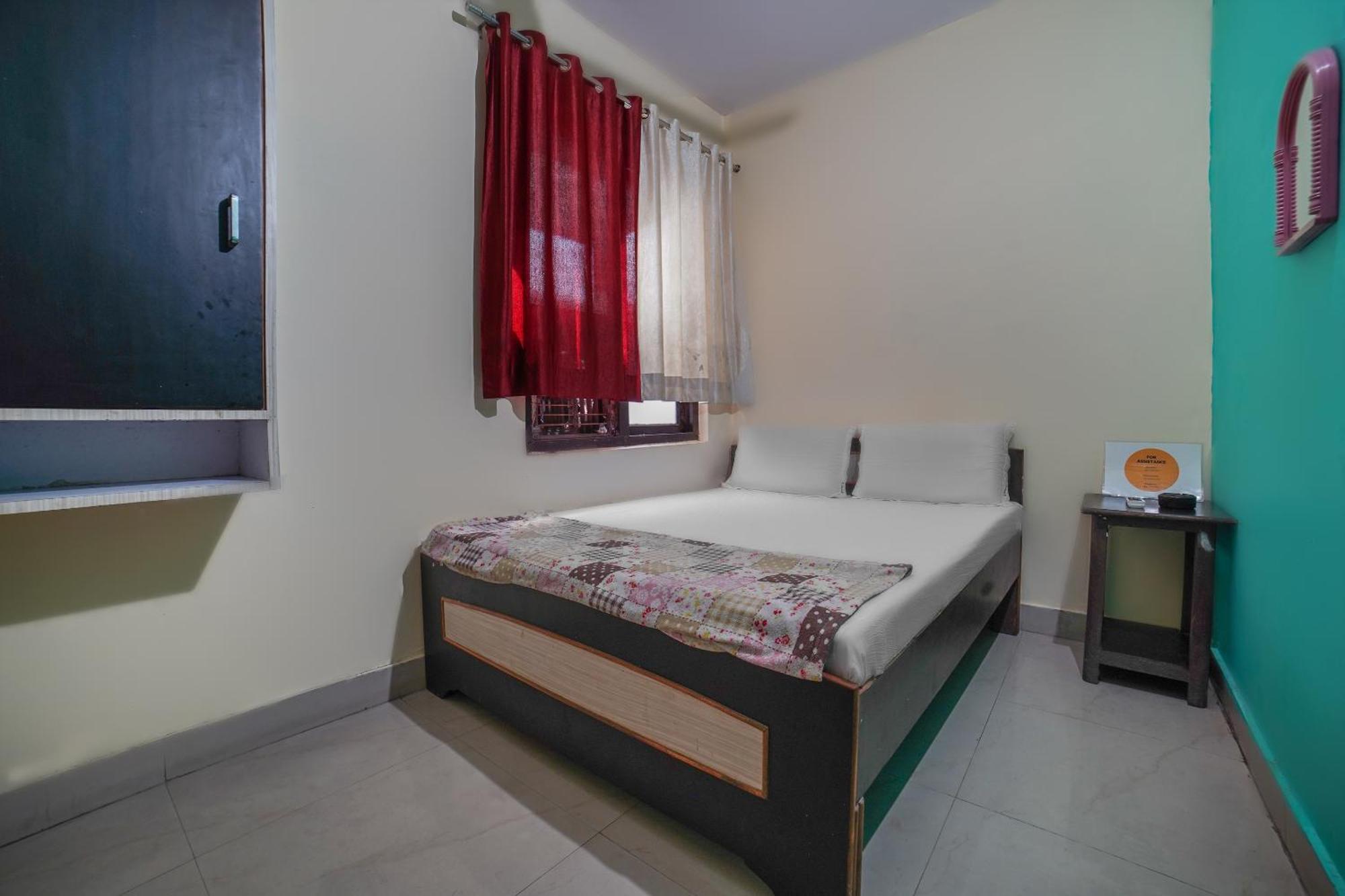 Spot On Komfort Guest House Rudrapur Exteriör bild
