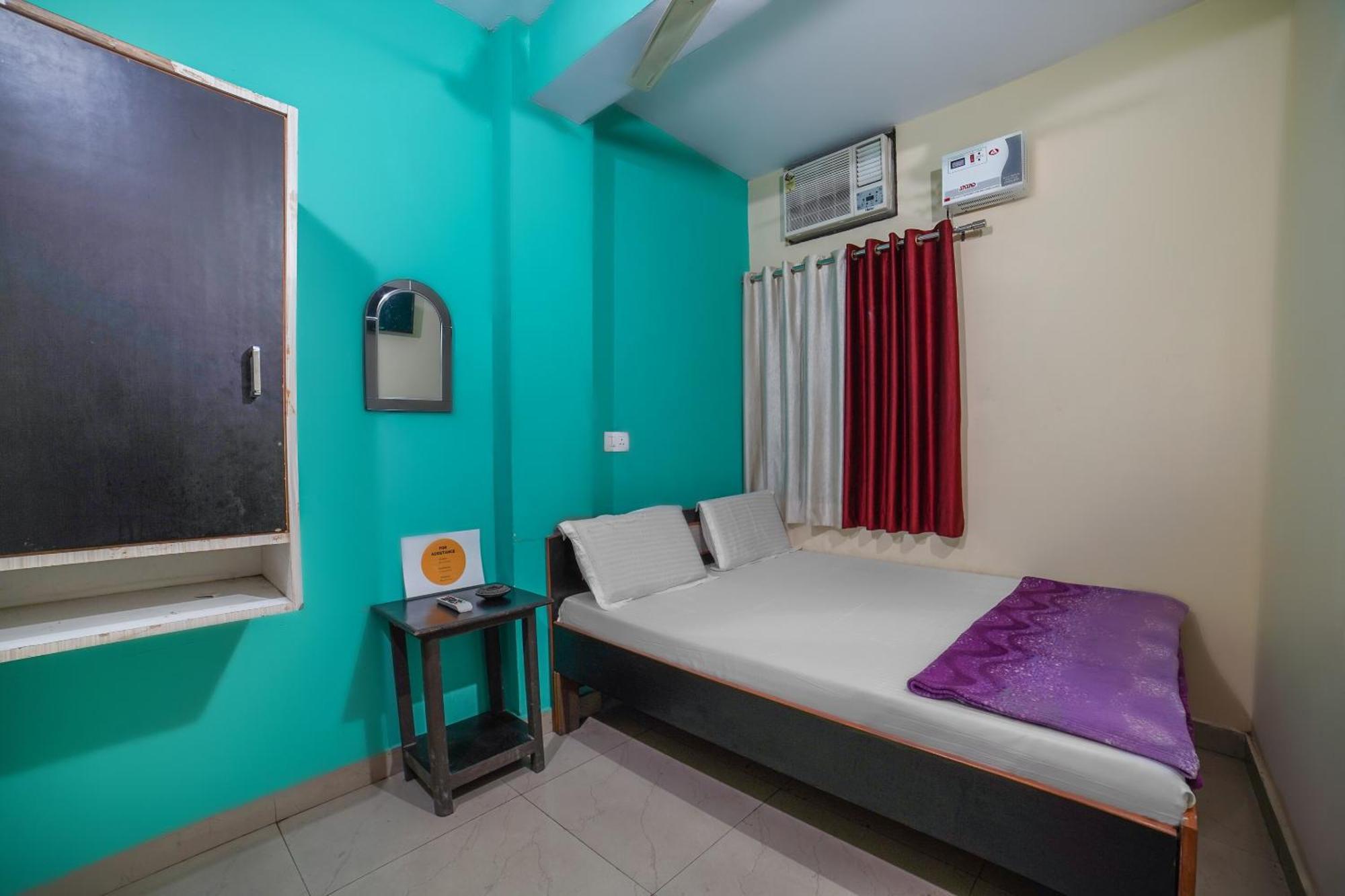 Spot On Komfort Guest House Rudrapur Exteriör bild