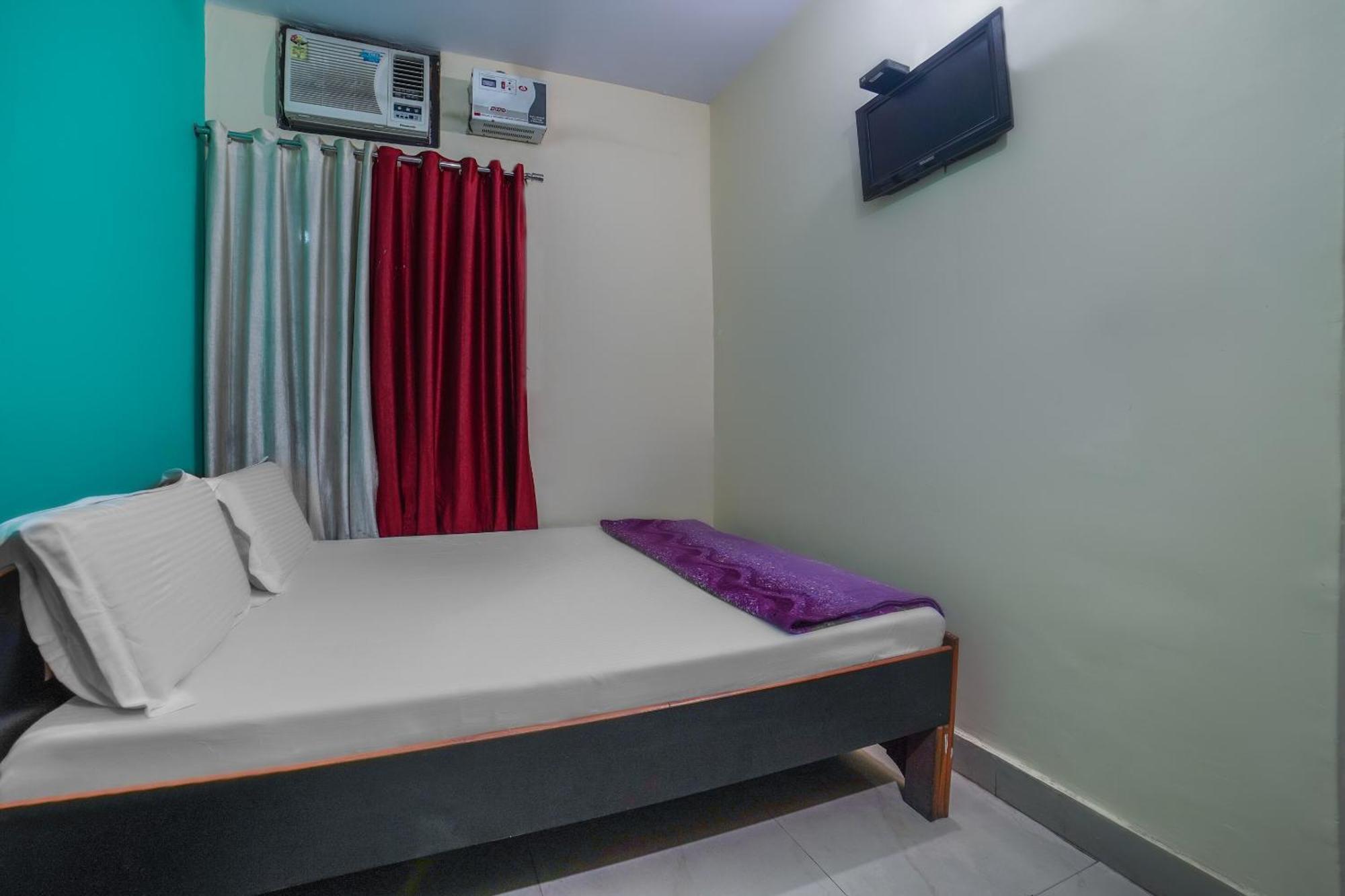 Spot On Komfort Guest House Rudrapur Exteriör bild