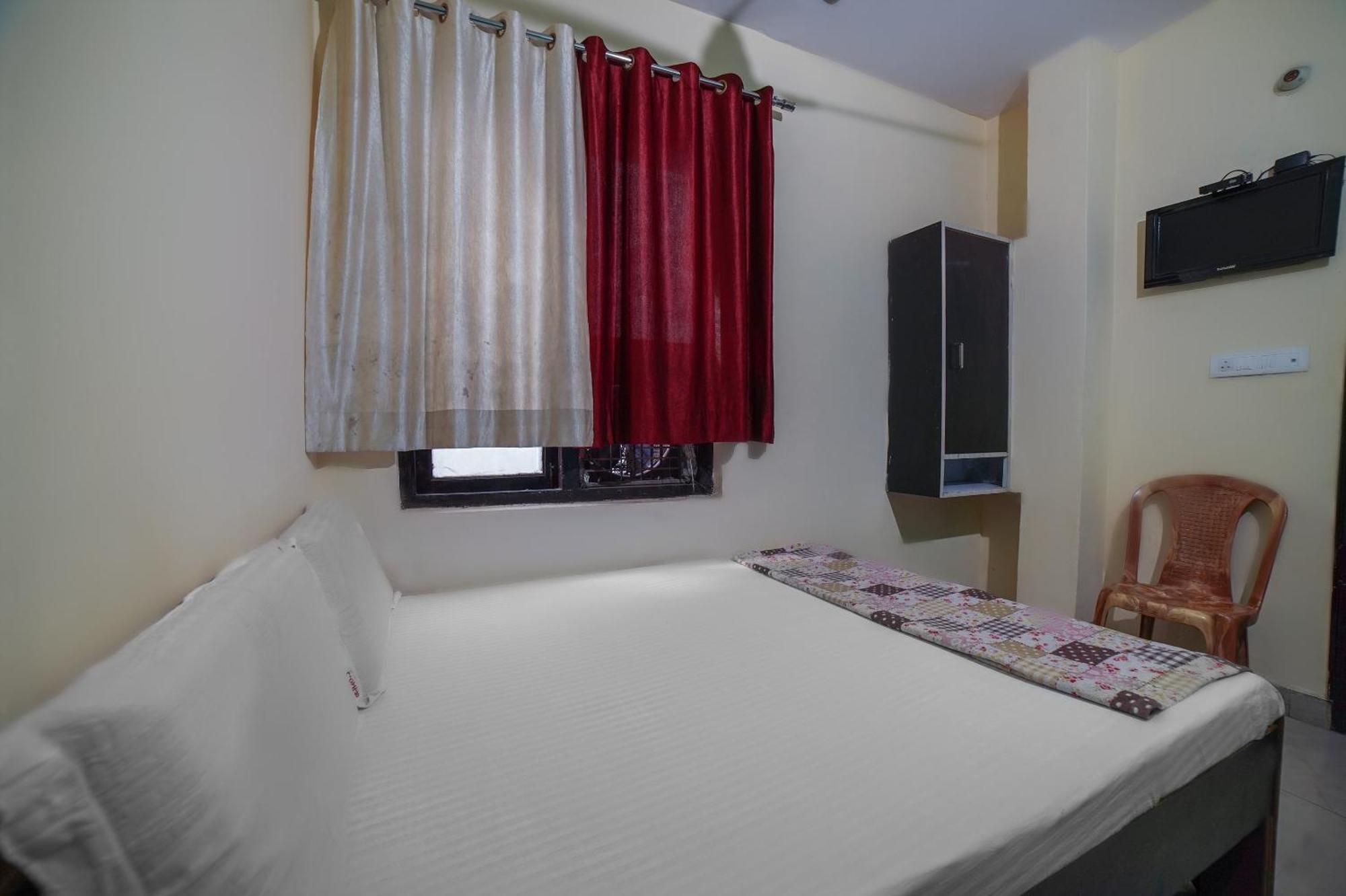 Spot On Komfort Guest House Rudrapur Exteriör bild