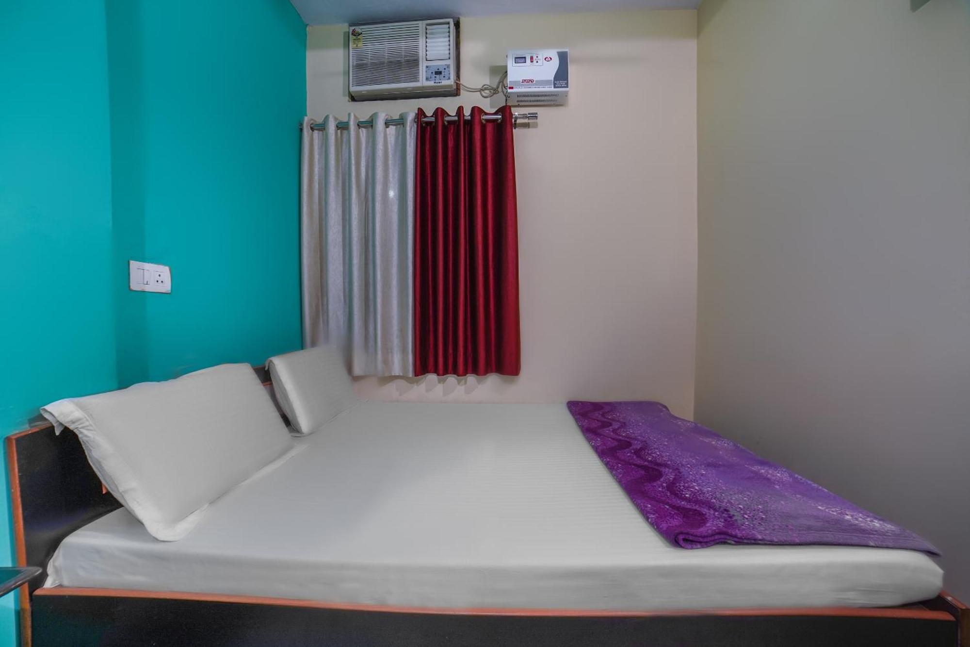 Spot On Komfort Guest House Rudrapur Exteriör bild