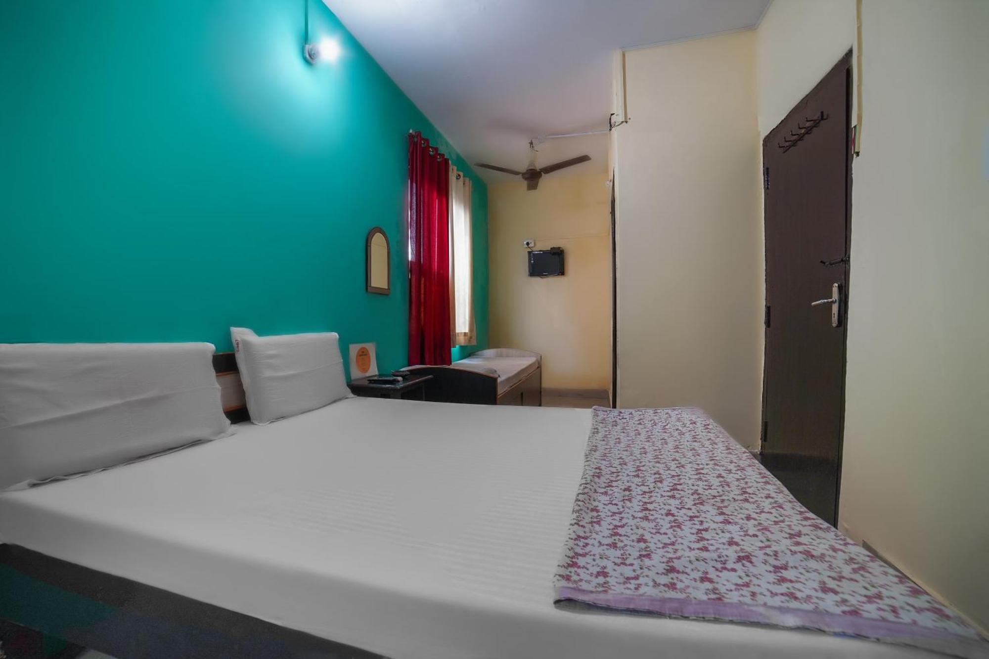 Spot On Komfort Guest House Rudrapur Exteriör bild