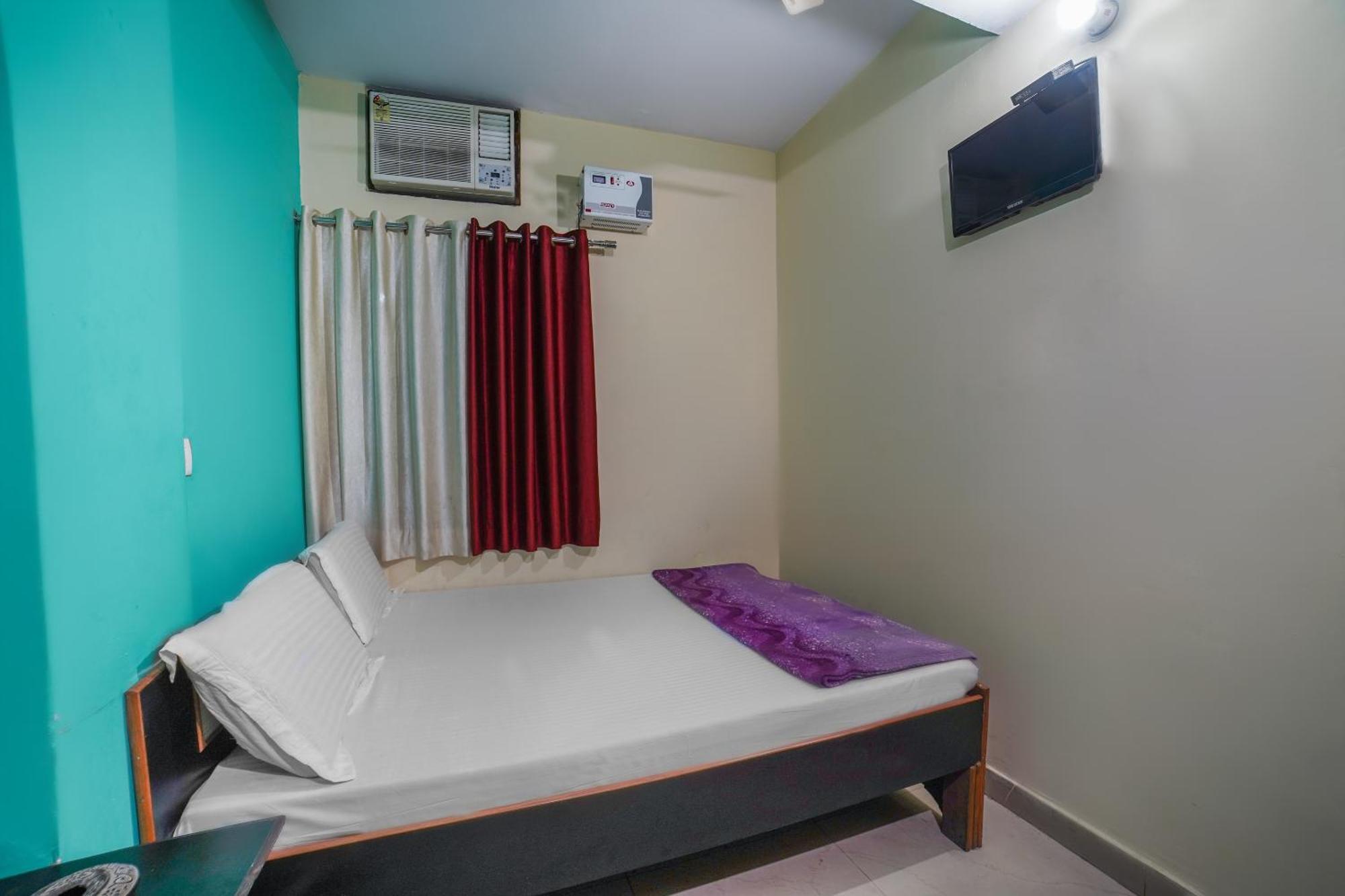 Spot On Komfort Guest House Rudrapur Exteriör bild