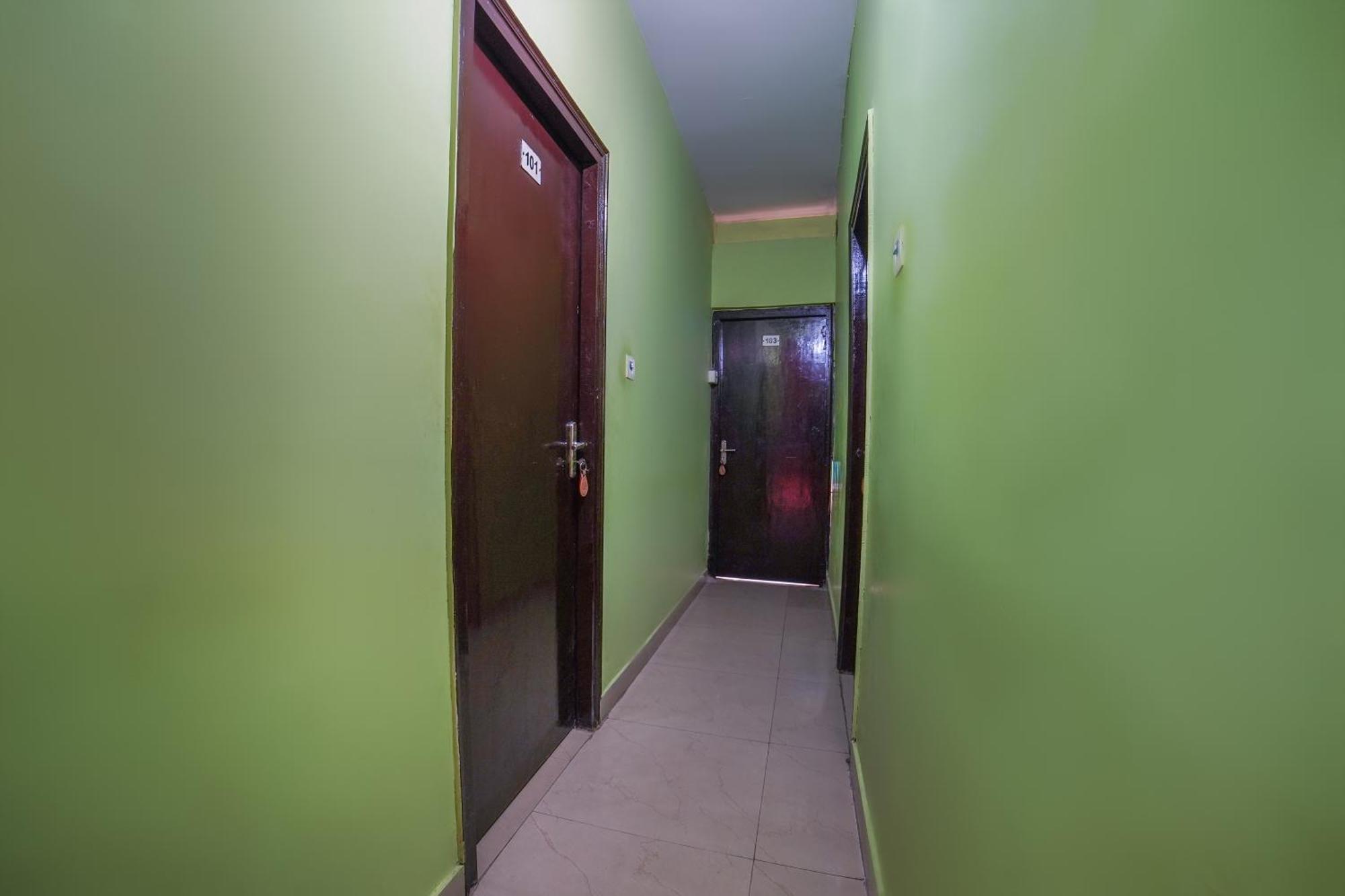 Spot On Komfort Guest House Rudrapur Exteriör bild