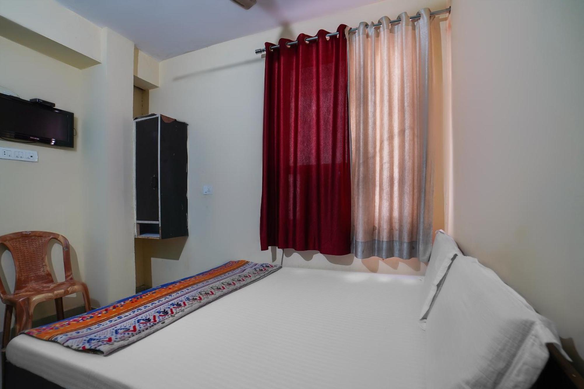 Spot On Komfort Guest House Rudrapur Exteriör bild